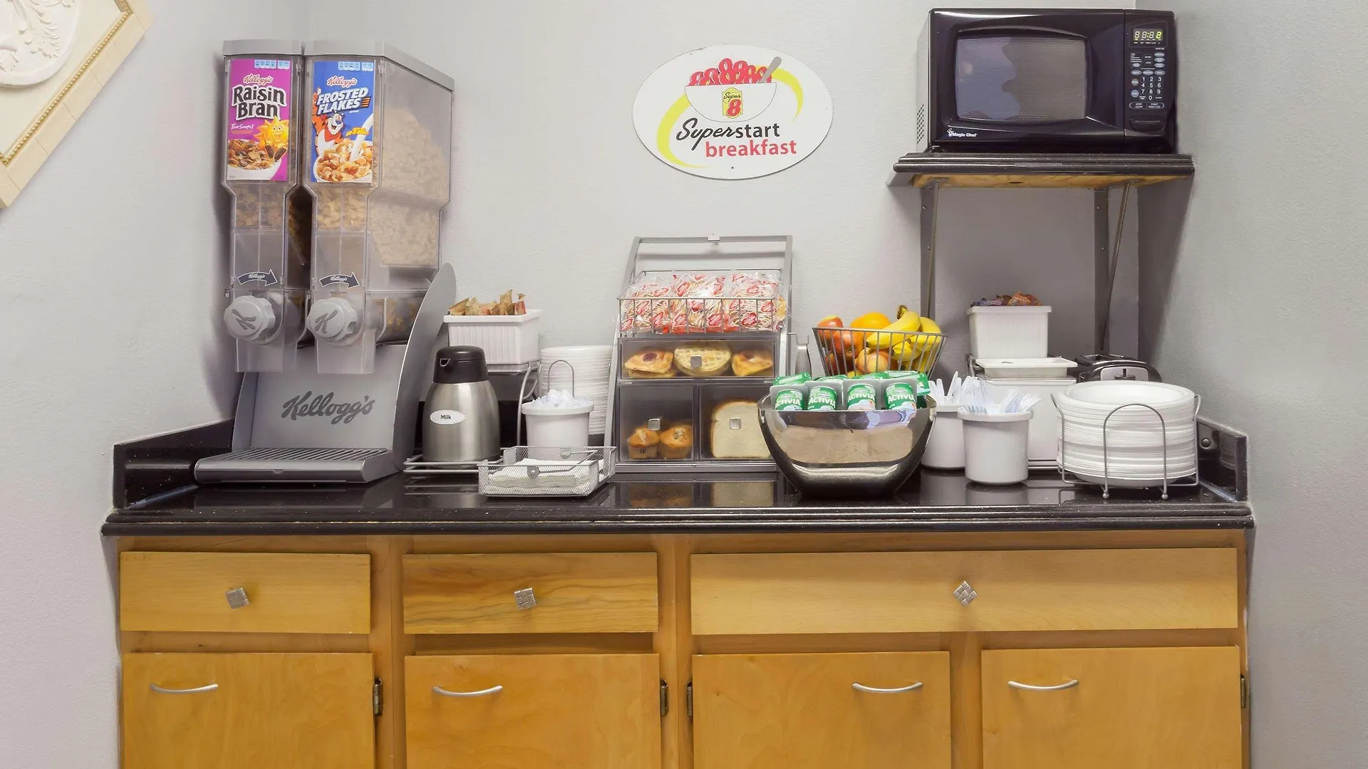 Super 8 By Wyndham Charlotte/Amusement Park Area Hotell