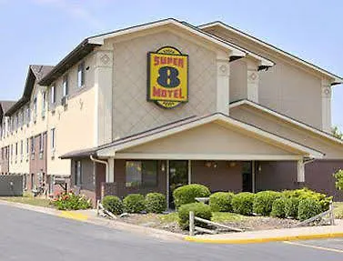 Super 8 By Wyndham Charlotte/Amusement Park Area Hotell
