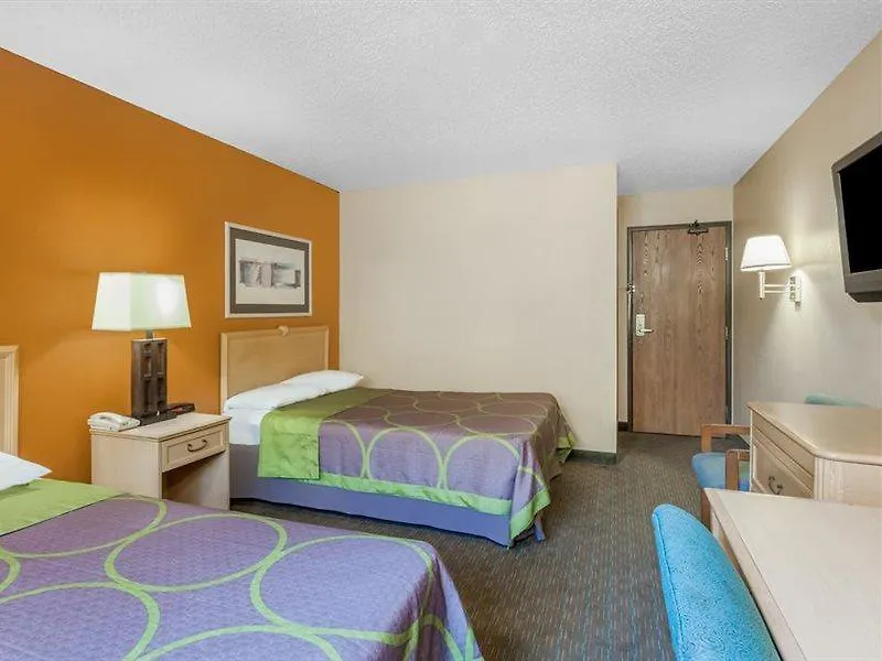 Super 8 By Wyndham Charlotte/Amusement Park Area Hotel