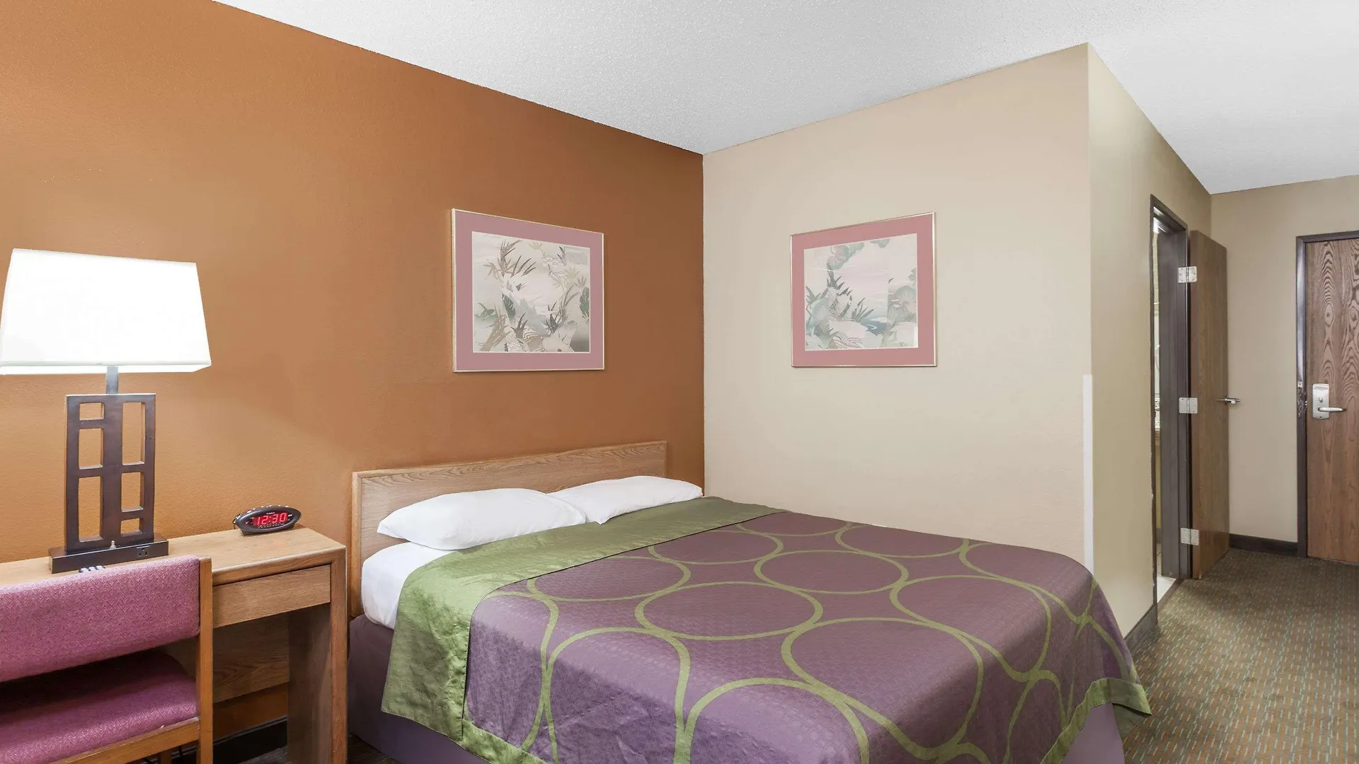 Super 8 By Wyndham Charlotte/Amusement Park Area Hotel Charlotte