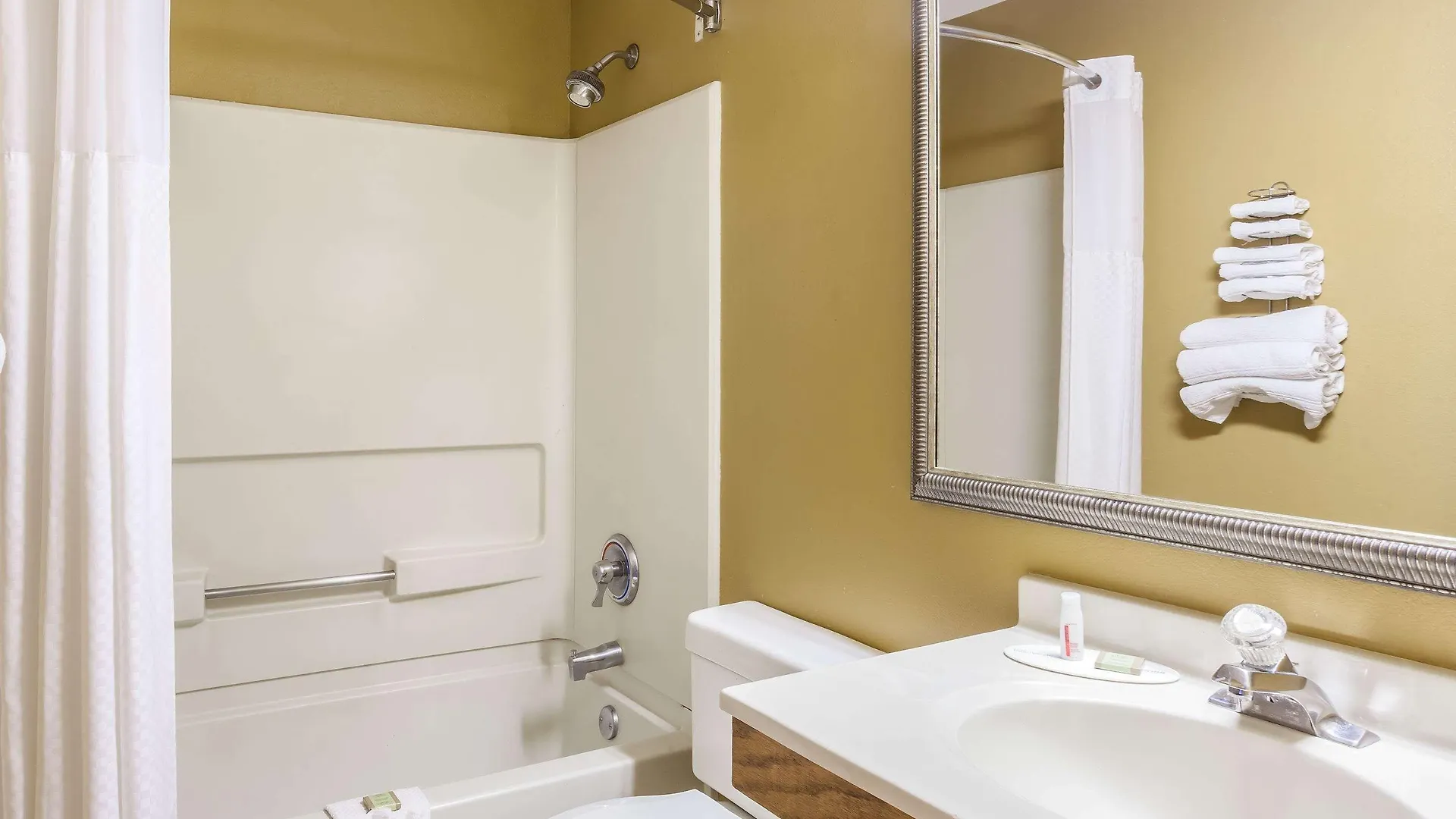 Super 8 By Wyndham Charlotte/Amusement Park Area Hotel Charlotte