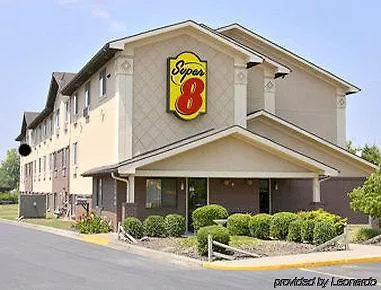 Super 8 By Wyndham Charlotte/Amusement Park Area Hotel